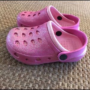Cute pink gardening shoes for toddler girl